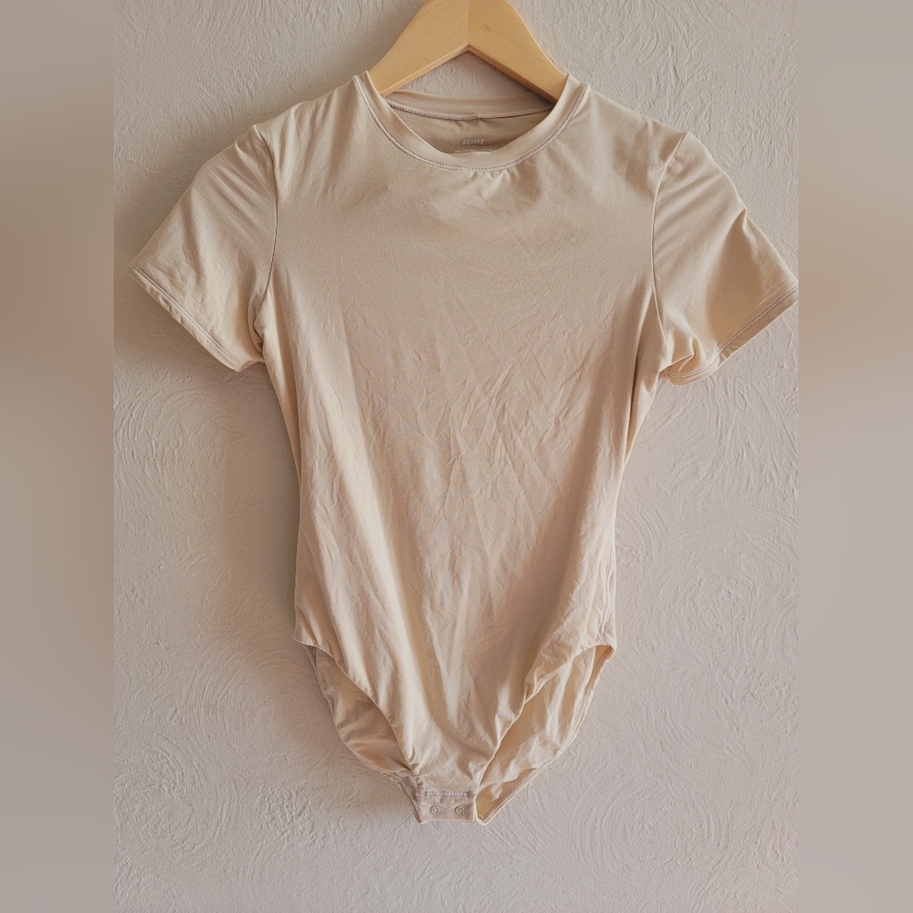 SKIMS, Fits Everbody T- Shirt Bodysuit, Sand, Size Medium